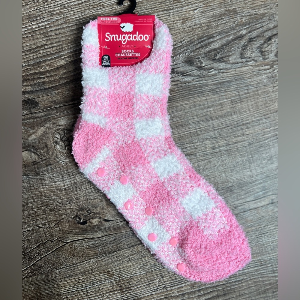 Pink plaid fuzzy socks brand new